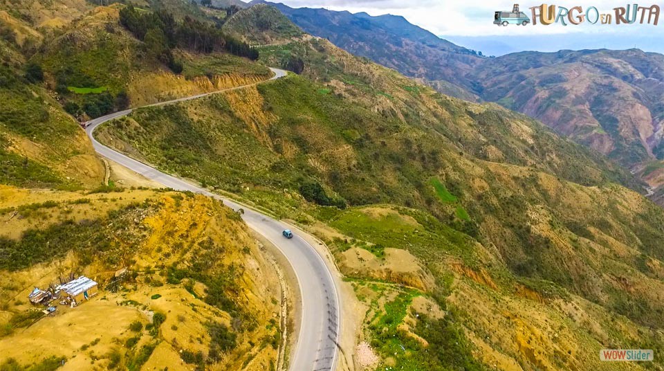 HACIA EL ALTIPLANO: Carretera de Cochabamba a Oruro  (3.420 m.s.n.m)