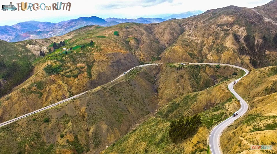 HACIA EL ALTIPLANO: Carretera de Cochabamba a Oruro  (3.420 m.s.n.m)