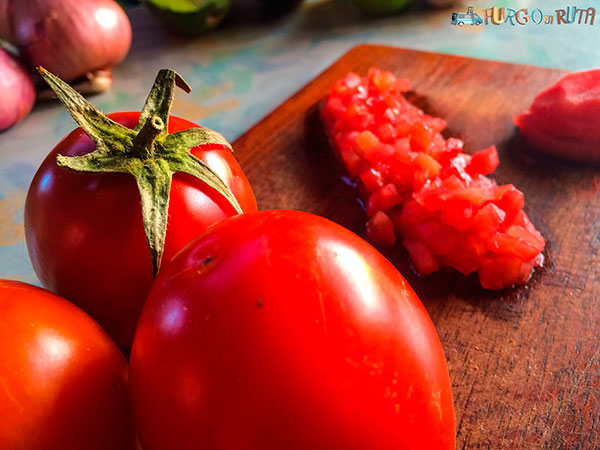 El consumo de tomate previene el cáncer de próstata gracias a su alto contenido en licopeno.